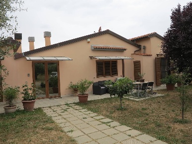 Foto Rustico a Massa Marittima Centro di 240 m² con 6 locali in vendita
