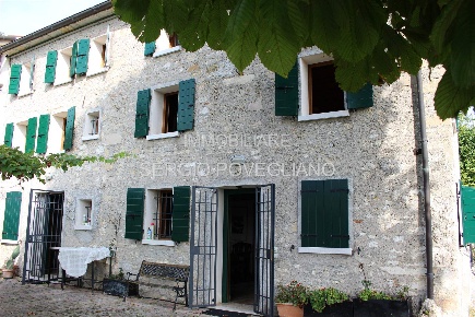 Foto Rustico in via Credazzo, Farra di Soligo di 120 m² con 7 locali