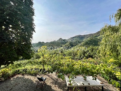 Foto Rustico in via Credazzo, Farra di Soligo di 120 m² con 7 locali