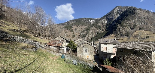 Foto Rustico a Forcola di 188 m² con 8 locali in vendita