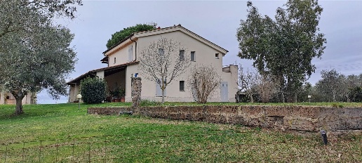 Foto Rustico in Sr74, Manciano Centro di 227 m² con 11 locali in vendita