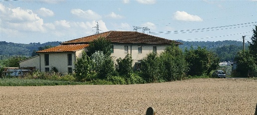 Foto Rustico a Campi Bisenzio di 740 m² con 33 locali in vendita