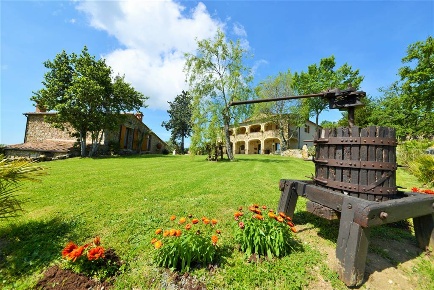 Foto Rustico a Roccastrada di 650 m² con 19 locali in vendita