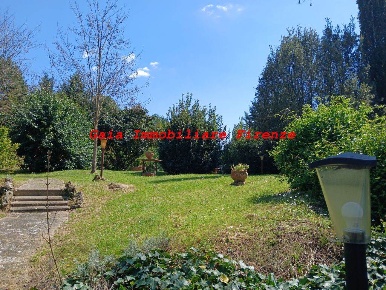 Foto Rustico a Poggibonsi di 251 m² con 8 locali in vendita