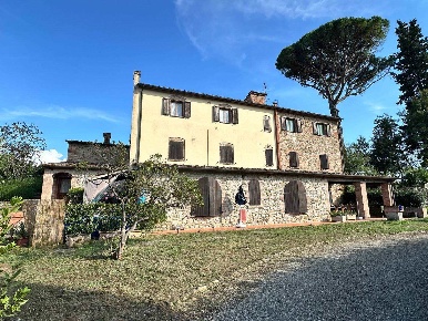Foto Rustico a Terricciola di 504 m² con 17 locali in vendita