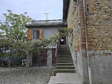 Foto Rustico a Castelvetro di Modena di 678 m² con 10 locali in vendita
