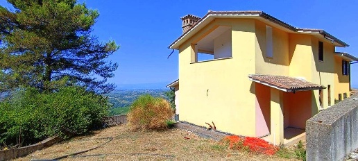 Foto Rustico in Colle delle Cese snc, Calvi dell'Umbria Centro di 150 m²
