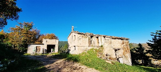 Foto Rustico a San Severino Marche Centro di 129 m² con 4 locali in vendita