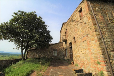 Foto Rustico a Poggibonsi Centro di 400 m² con 13 locali in vendita