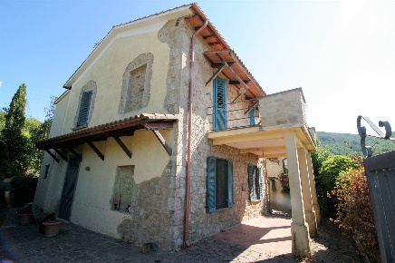 Foto Rustico a Roccastrada Sassofortino di 165 m² con 7 locali in vendita