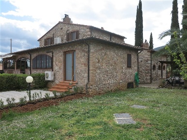 Foto Rustico a Gavorrano Ravi di 450 m² con 10 locali in vendita