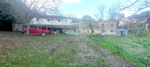 Foto Rustico a Dicomano di 840 m² con 36 locali in vendita