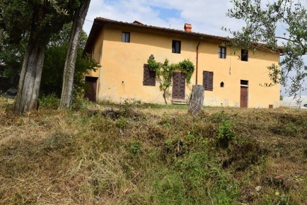 Foto Rustico a Quarrata Montemagno di 350 m² con 10 locali in vendita