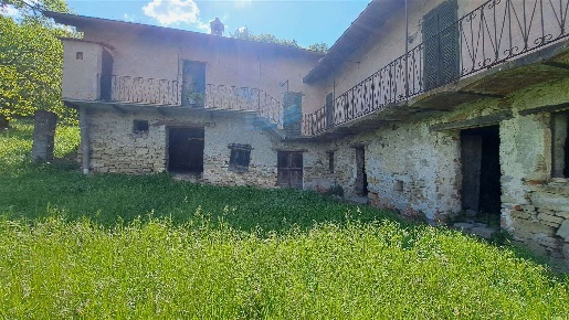 Foto Rustico a Bubbio di 400 m² con 10 locali in vendita