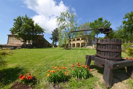 Foto Rustico a Roccastrada di 356 m² con 18 locali in vendita
