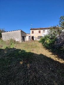 Foto Rustico in Via Coazze, Moglia di 150 m² con 7 locali in vendita