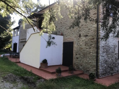 Foto Rustico a Campiglia Marittima Venturina di 280 m² con 9 locali