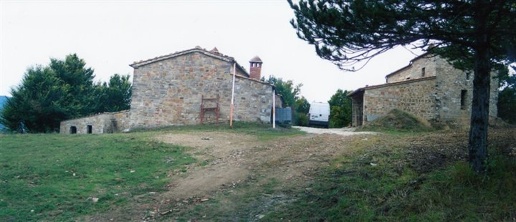 Foto Rustico a Radicondoli Centro di 641 m² con 12 locali in vendita