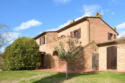 Foto Rustico a Cortona Centro di 500 m² con 12 locali in vendita