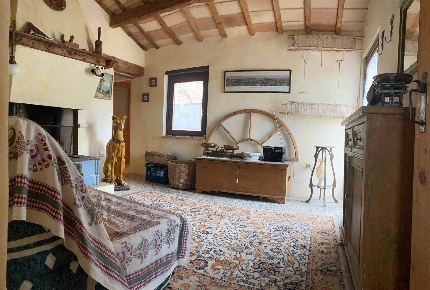 Foto Rustico a Belvedere Ostrense di 120 m² con 5 locali in vendita