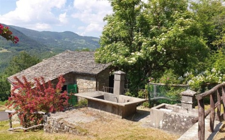 Foto Rustico a Pievepelago Centro di 155 m² con 6 locali in vendita