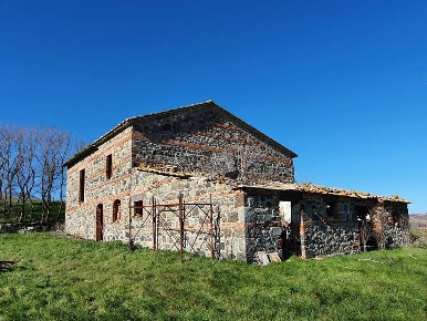 Foto Rustico a Radicofani Centro di 450 m² con 5 locali in vendita