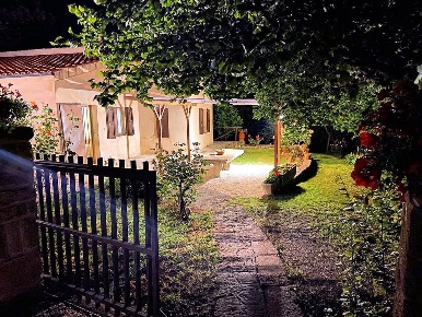 Foto Rustico a Roccastrada Sassofortino di 126 m² con 5 locali in vendita