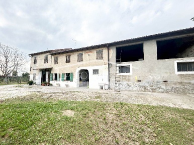 Foto Rustico a Mogliano Veneto Mazzocco di 290 m² con 7 locali in vendita