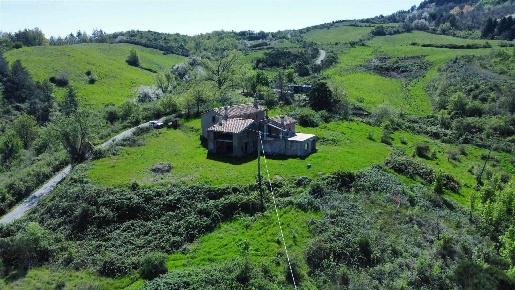 Foto Rustico a Santa Fiora di 400 m² con 12 locali in vendita