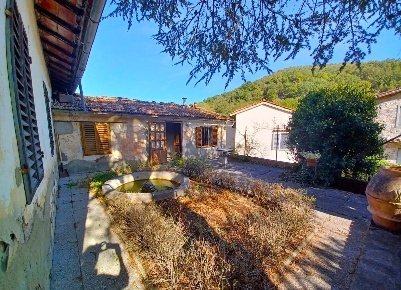 Foto Rustico a Borgo San Lorenzo di 130 m² con 7 locali in vendita