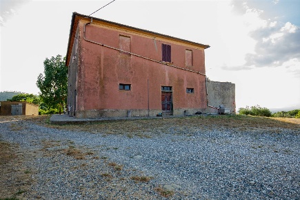Foto Rustico a Magliano in Toscana di 300 m² con 6 locali in vendita
