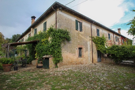 Foto Rustico a Siena Agostoli - Montalbuccio di 230 m² con 8 locali
