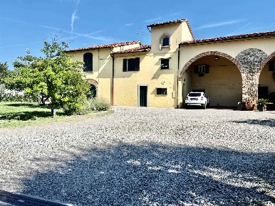 Foto Rustico a Campi Bisenzio San Martino, San Lorenzo di 344 m² in vendita