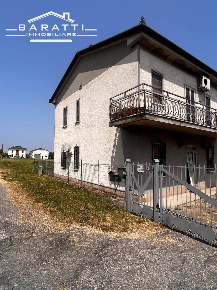 Foto Rustico a Motteggiana di 240 m² con 8 locali in vendita