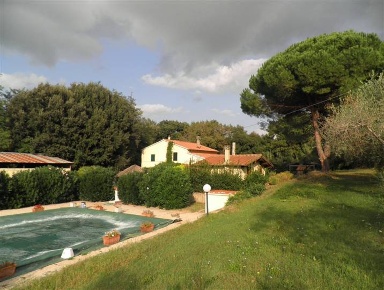 Foto Rustico in Strada Provinciale 15, Bibbona di 270 m² con 12 locali