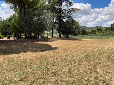Foto Rustico a Offagna Centro di 240 m² con 7 locali in vendita