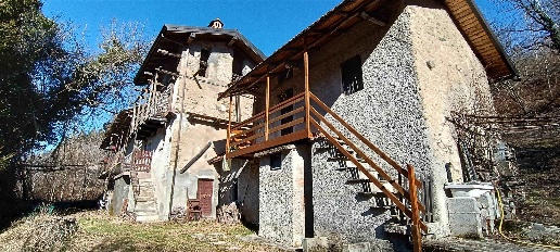 Foto Rustico in Via Due Riviere, Brovello-Carpugnino di 260 m² con 8 locali