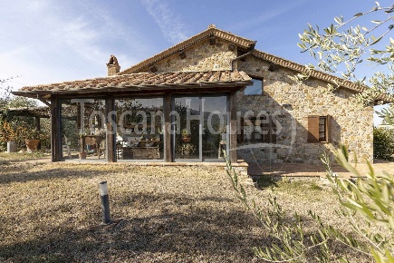 Foto Rustico a Seggiano Centro di 237 m² con 9 locali in vendita