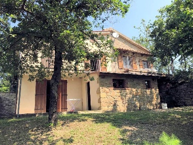 Foto Rustico a Roccastrada Sassofortino di 118 m² con 5 locali in vendita