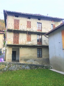 Foto Rustico a Carenno Centro di 200 m² con 8 locali in vendita