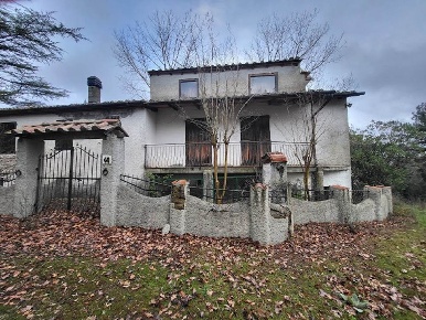 Foto Rustico in localita' vigne 60, Radicofani di 230 m² con 8 locali
