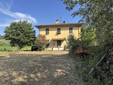 Foto Rustico a Peccioli di 200 m² con 6 locali in vendita