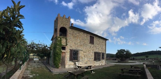 Foto Rustico a Monterotondo Marittimo di 200 m² con 8 locali in vendita