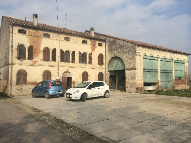 Foto Rustico a Motteggiana di 300 m² con 10 locali in vendita
