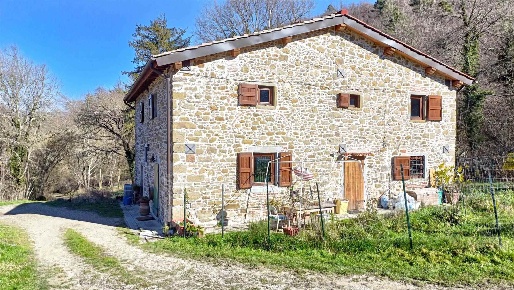 Foto Rustico a Vicchio di 220 m² con 9 locali in vendita