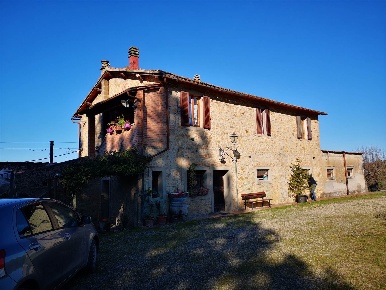 Foto Rustico a Poggibonsi di 89 m² con 5 locali in vendita