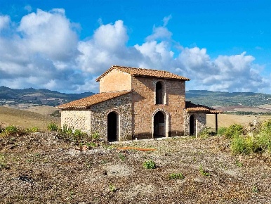 Foto Rustico a Lajatico Centro di 100 m² con 8 locali in vendita