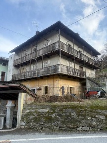 Foto Rustico a Introd Plan D'introd di 361 m² con 18 locali in vendita
