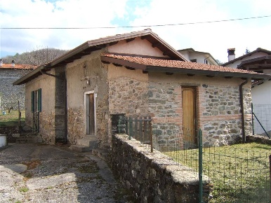 Foto Rustico a Casola in Lunigiana Centro di 35 m² con 2 locali in vendita