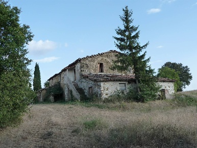Foto Rustico a Gubbio di 550 m² con 13 locali in vendita